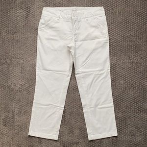 •G.H. BASS & CO.•NWOT Women’s White Capri Pant